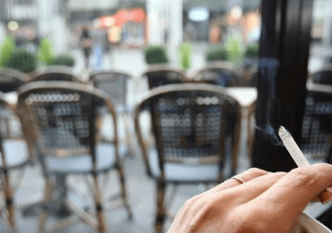 La ville de Paris appelle à un meilleur respect de l&rsquo;interdiction de fumer sur les terrasses !