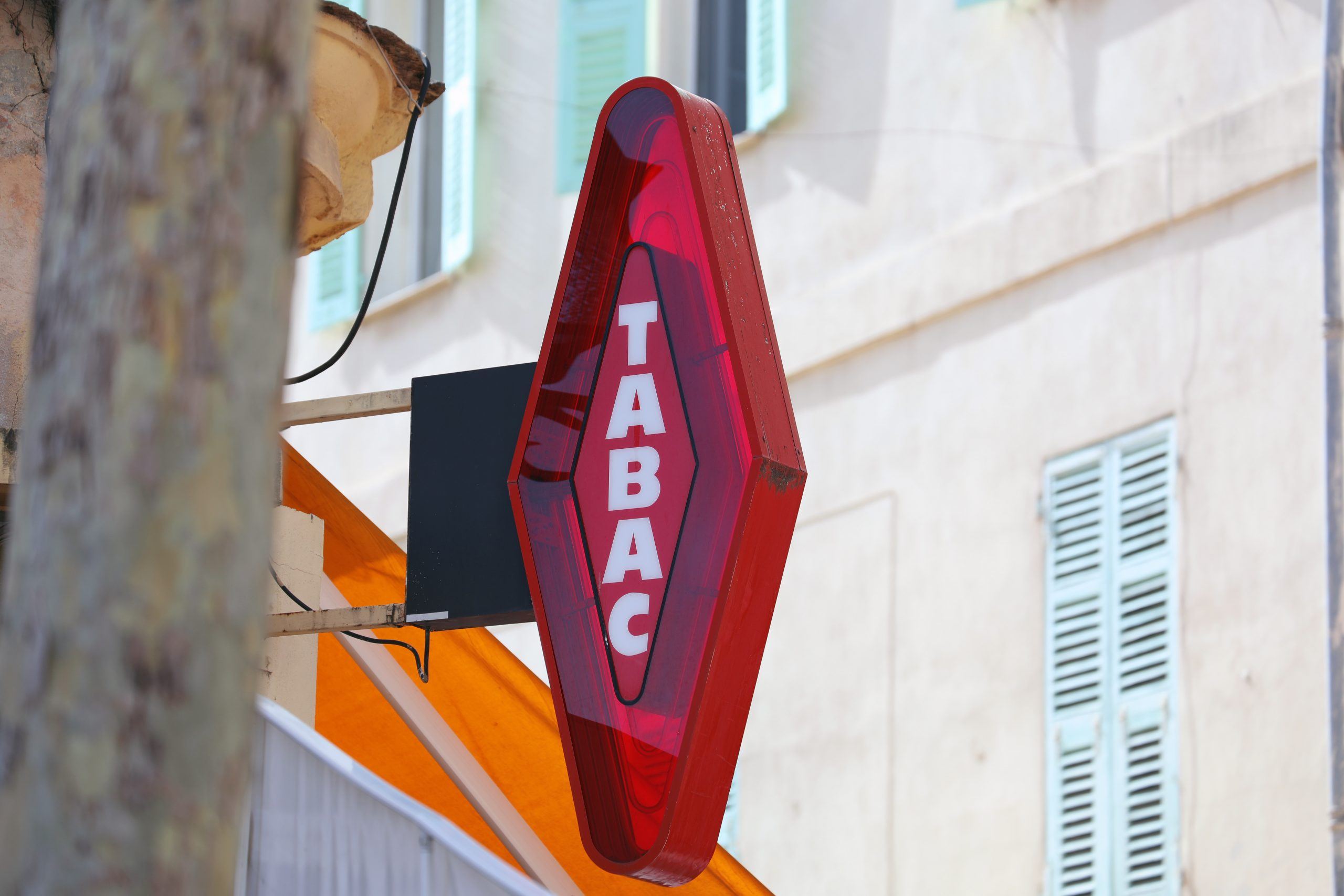 vente-produit-tabac-vapotage-mineur